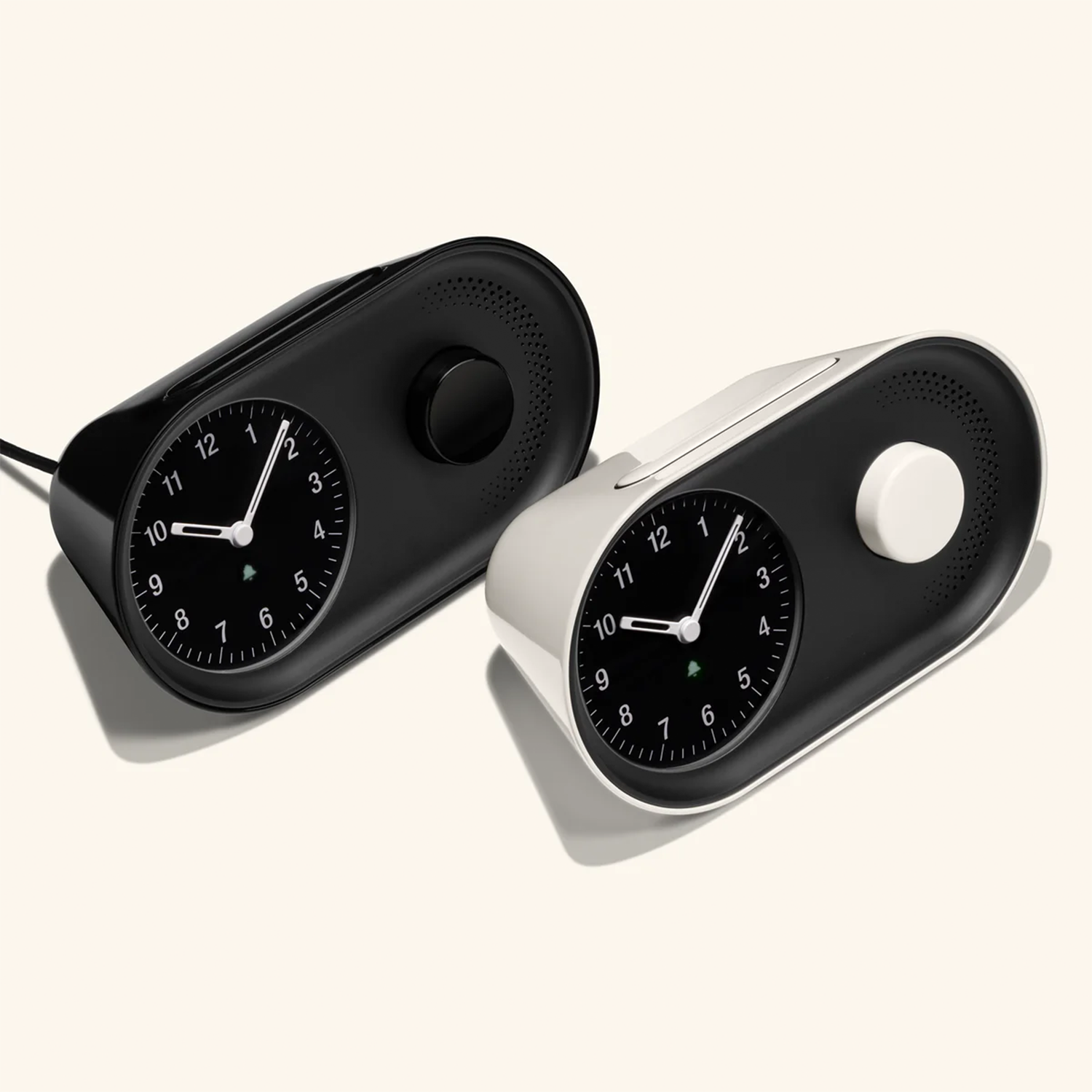 Retro Curved Analog Wake-Up Clock With Tactile One-Touch Snooze & Progressive Acoustic Alarm